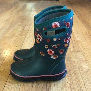 Brand new kids bogs size 1